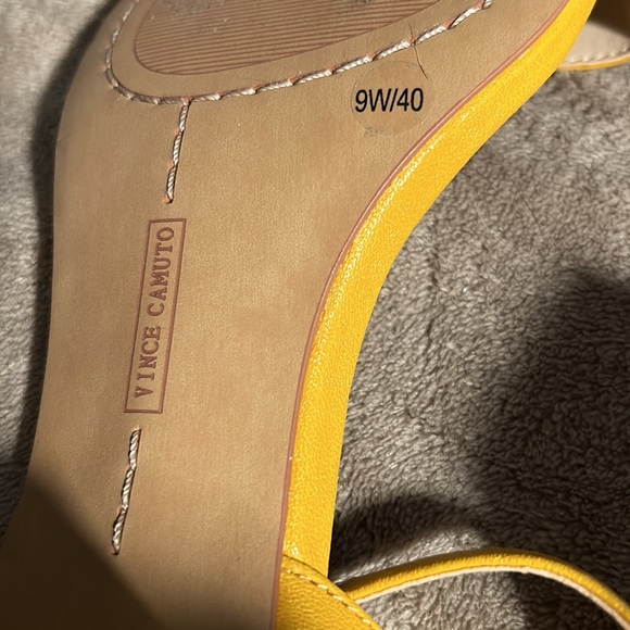NEW Vince Camuto mustard yellow sandals, size 9 Wide. Never worn. - Picture 5 of 8